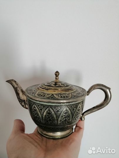 Серебряный чайник