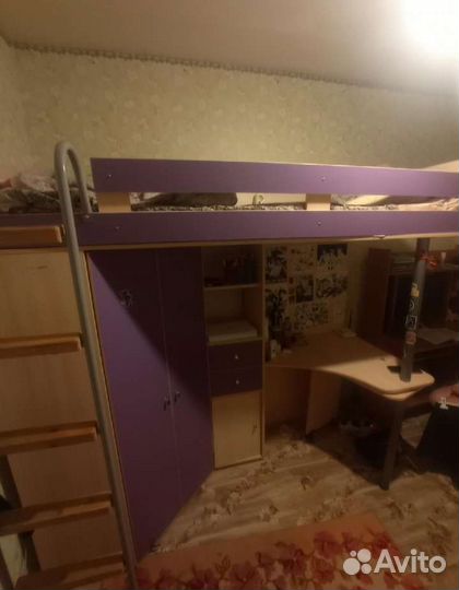 Детская кровать чердак со столом и шкафом