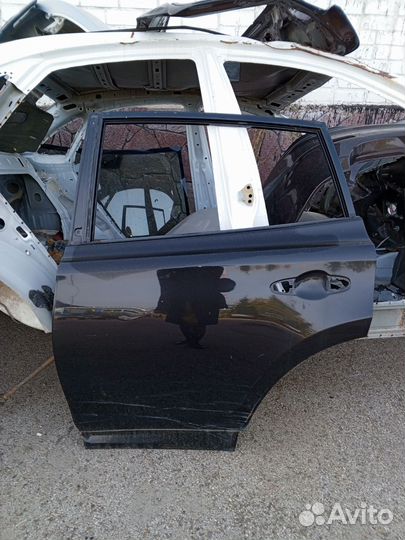 Дверь задняя левая на toyota rav4