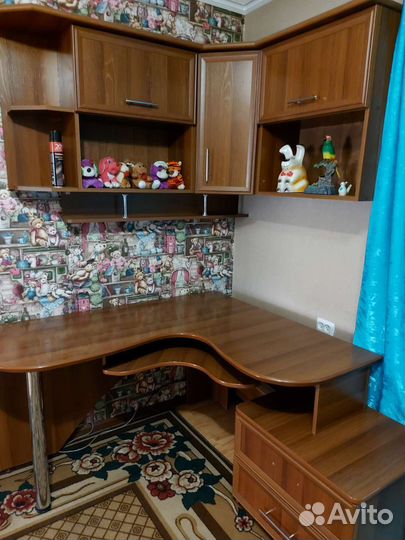 Компьютерный стол и шкафы