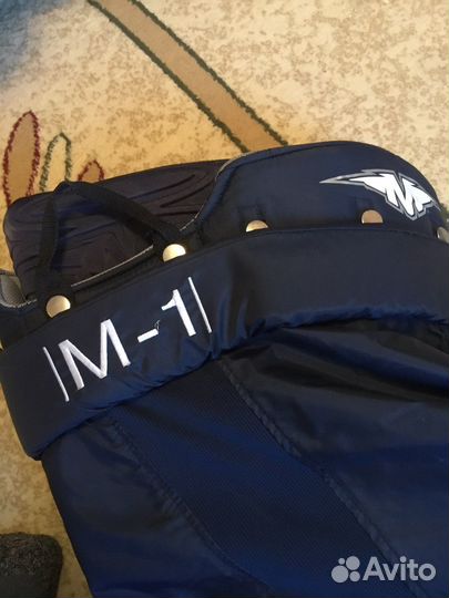 Хоккейные шорты, наколенники, нагрудник