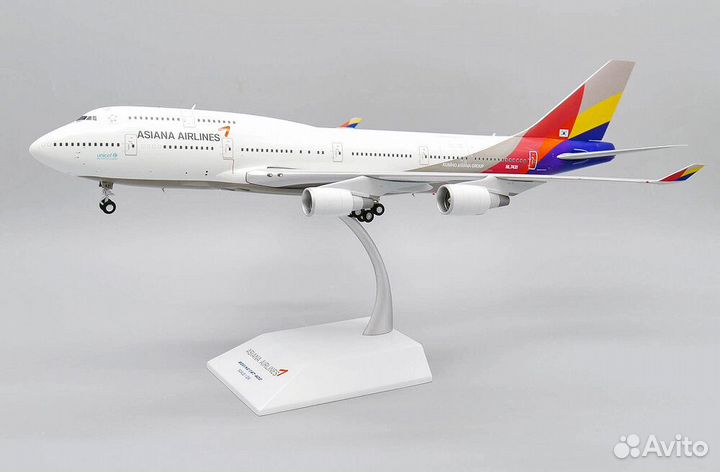 Модель самолета 1/200 Boeing 747-400M Asiana Airli