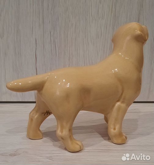 Фарфоровая статуэтка Собаки