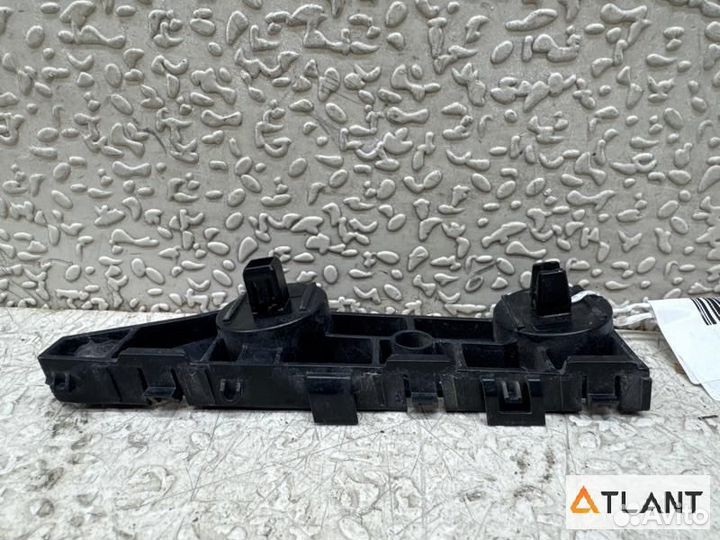 Крепеж бампера задняя правая nissan skyline