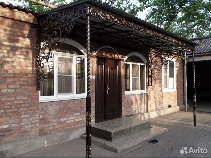 Кованый козырек