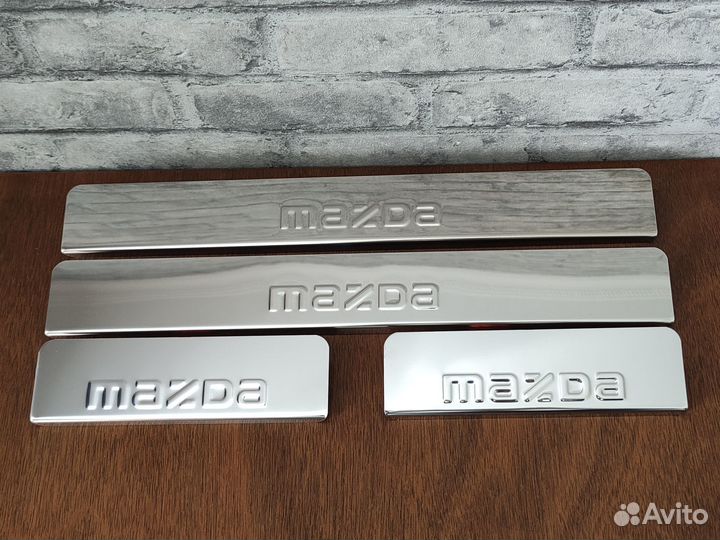 Накладки на пороги Mazda