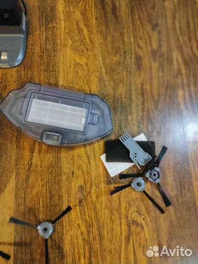 Робот пылесос deebot 710 ecovacs практически новый