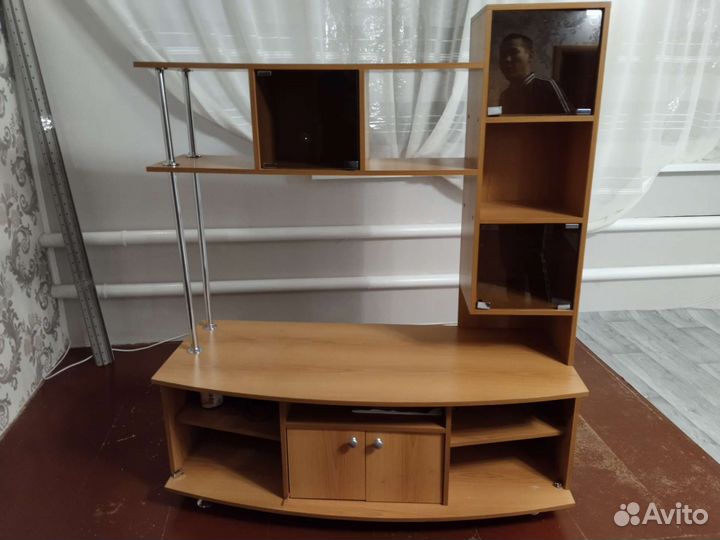 Полка под телевизор