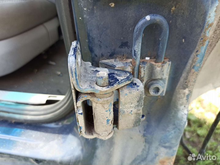 Петля двери пассат б5