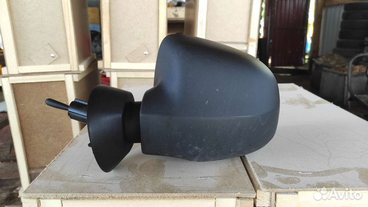 Зеркала на LADA largus