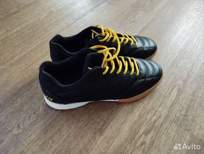 Футбольные бутсы для зала