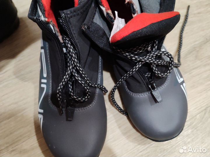 Лыжные ботинки spine