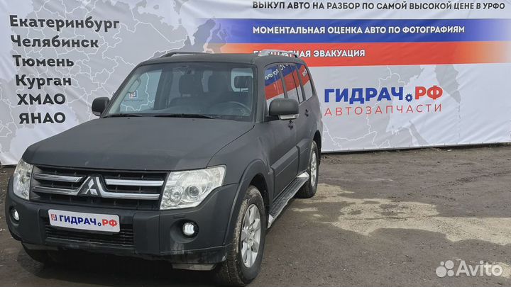 Кнопка блокировки дифференциала Mitsubishi Pajero