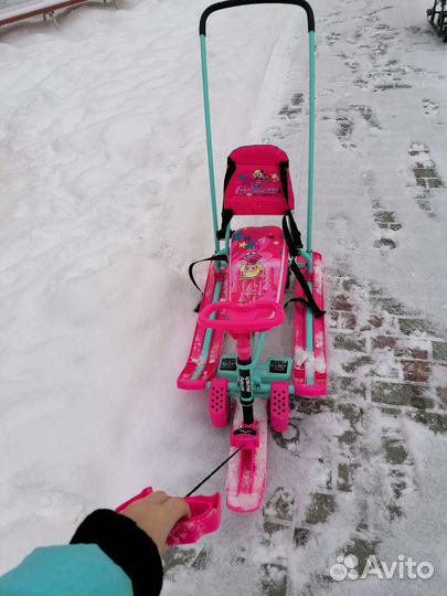 Снегокат Ника Кидс со спинкой и колёсами