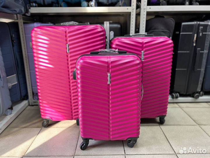 Чемодан легкий