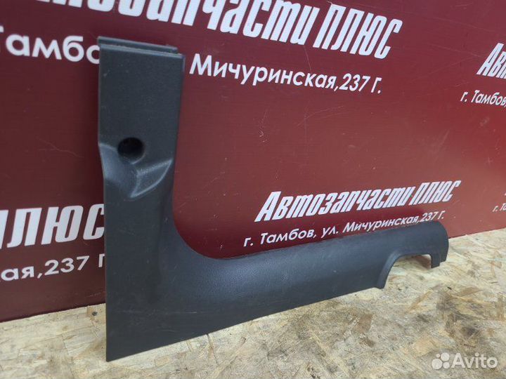 Накладка порога передняя правая LADA Vesta