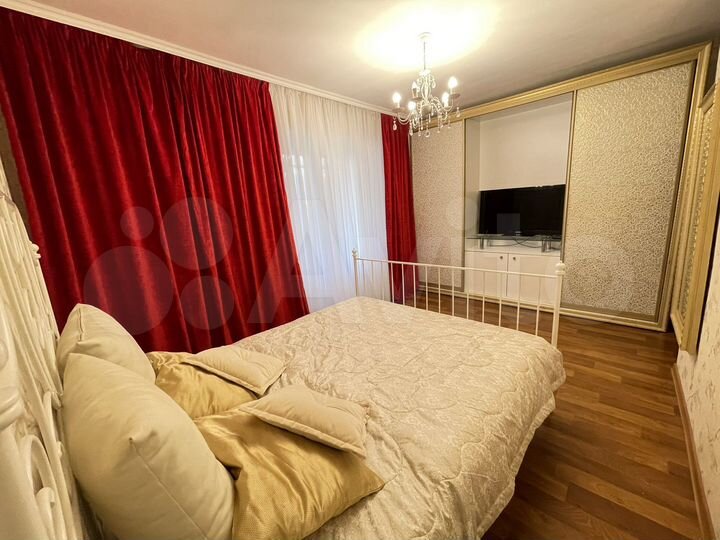 3-к. квартира, 65 м², 1/17 эт.