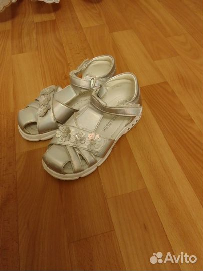 Сандалии для девочки (размер 31)