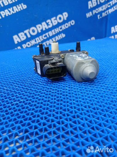 Моторчик стеклоподъемника Audi A6C5 седан AGA 1997