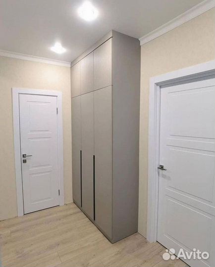 Шкаф с зеркалом