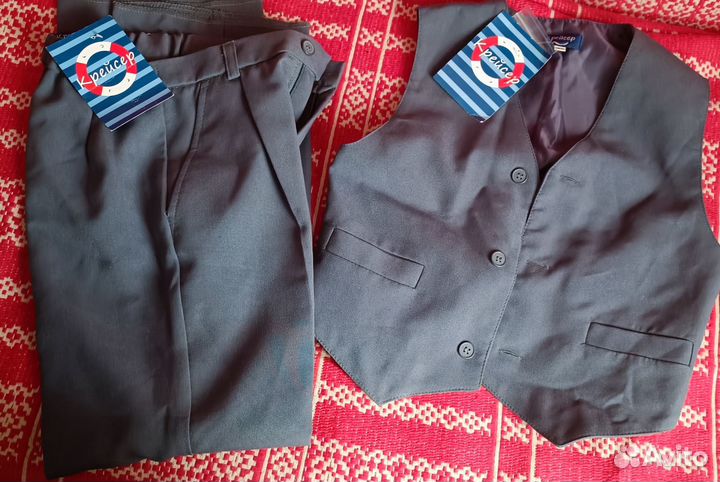 Костюм для мальчика новый (128-64-60)