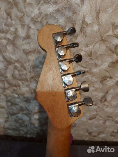 Продается электро гитара
