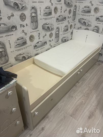 Кроватка с комодом