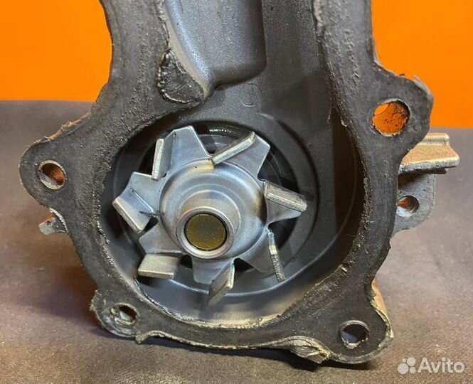 Насос водяной помпа MD370803 Mitsubishi Lancer 9 4