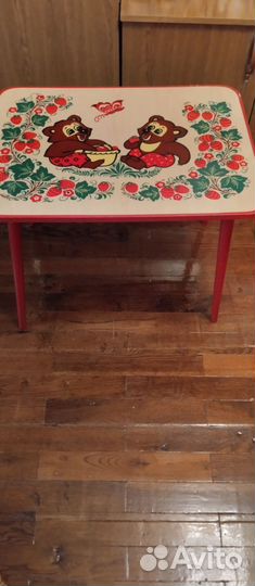 Стол и стулья детские