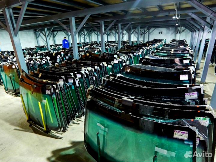 Стекло заднее правое Bomag