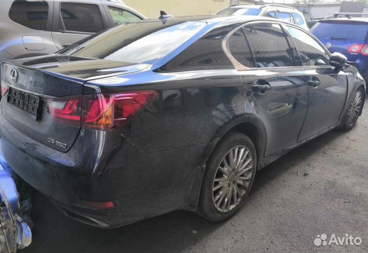 Стекло двери Lexus GS4