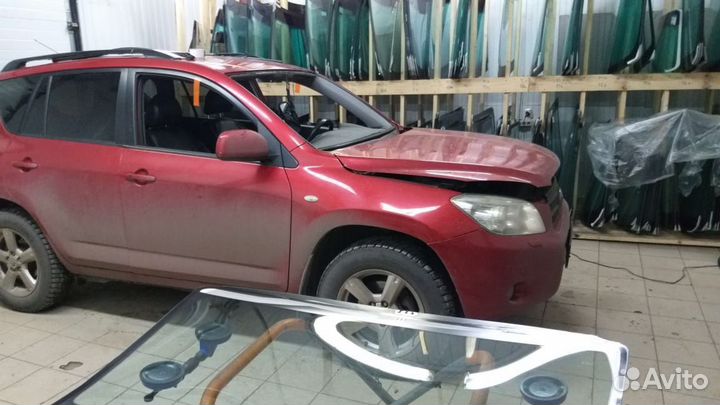 Лобовое стекло Toyota Rav 4 2006-2012