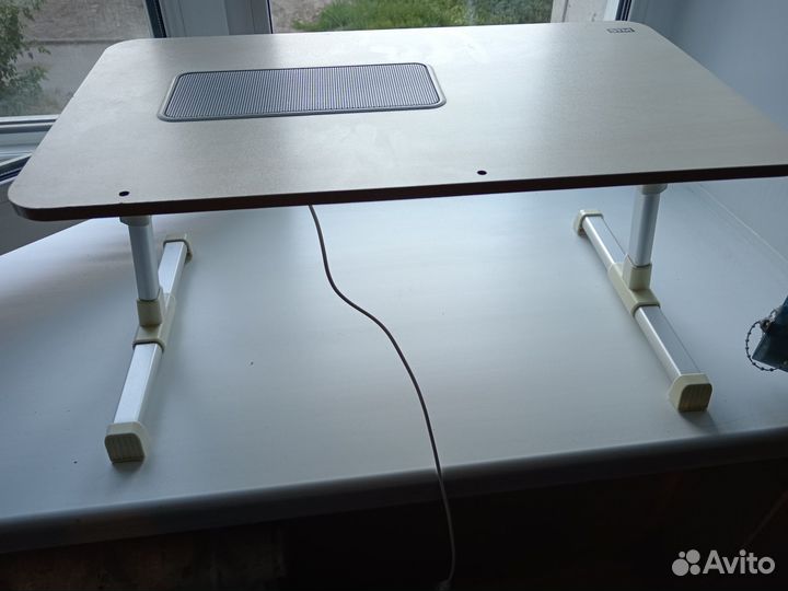 Столик для ноутбука с охлаждением