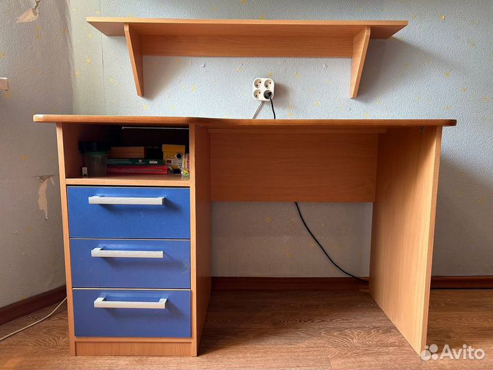 Детский письменный стол