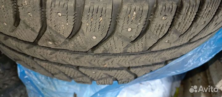 Bridgestone Ice Cruiser 7000 215/60 R16 99