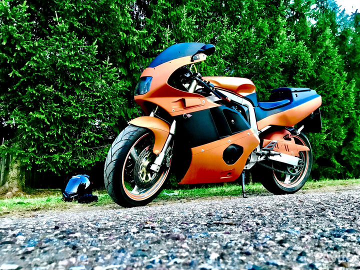 Мотоцикл Сузуки GSX R400R