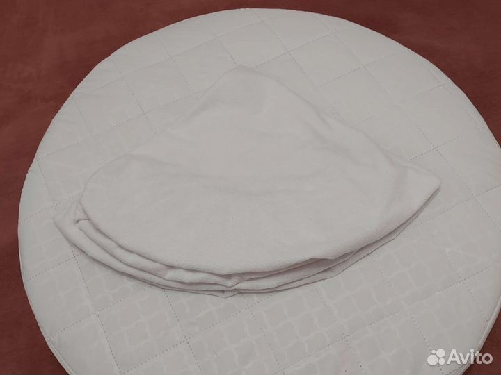 Матрас круглый и простынь на резинке