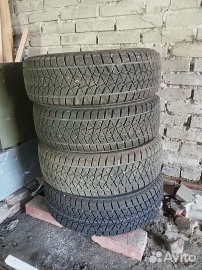 Bridgestone Blizzak DM-V2 215/65 R16 98S
