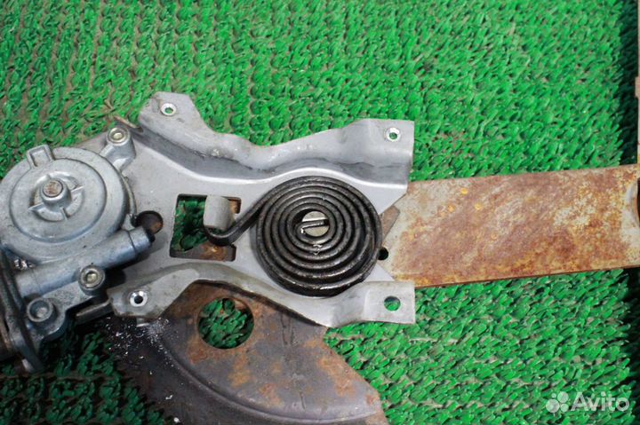 Стеклоподъемник задний Chevrolet Suburban GMT400