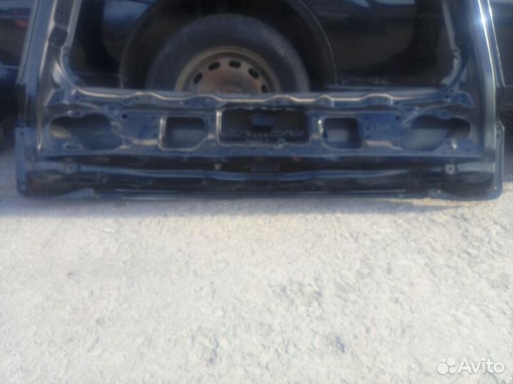 Крышка багажника Toyota Land Cruiser 200 07-11