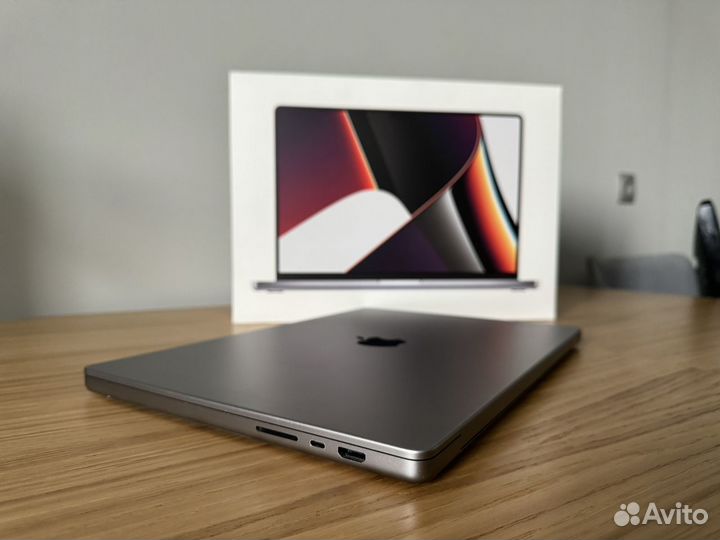 MacBook Pro 16 (2021), M1 Pro 32 гб, 1тб