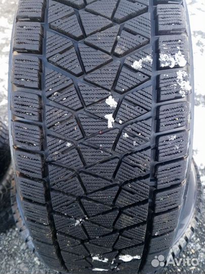 Bridgestone Blizzak DM-V2 235/65 R17