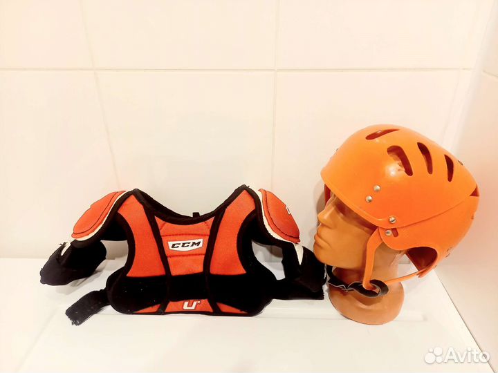 Хоккейный нагрудник и шлем хоккейный СССР