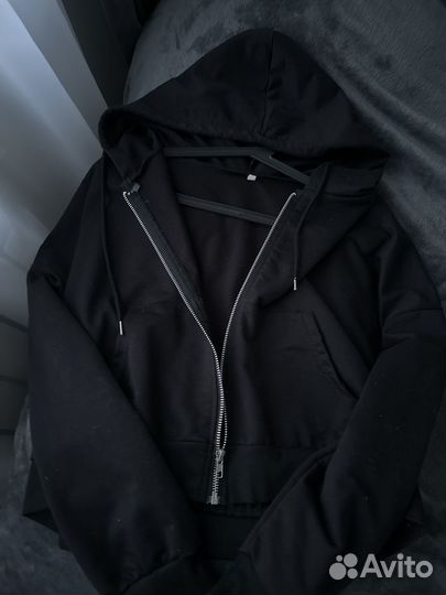 Черная укороченная зипка(кофта на молнии)