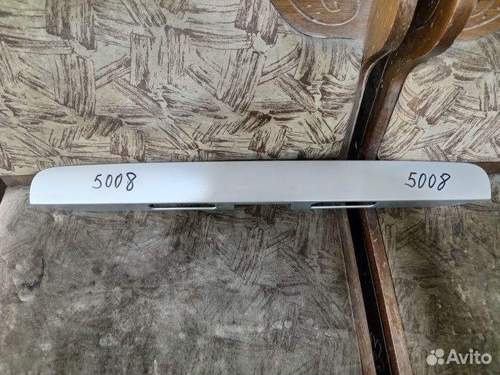 Peugeot 5008 накладка крышка багажника