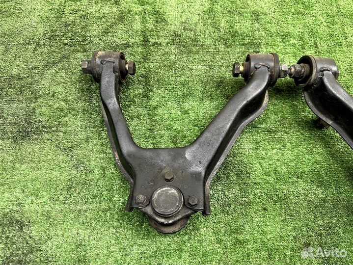 Рычаги передние верхние 2шт Mitsubishi Pajero V75W