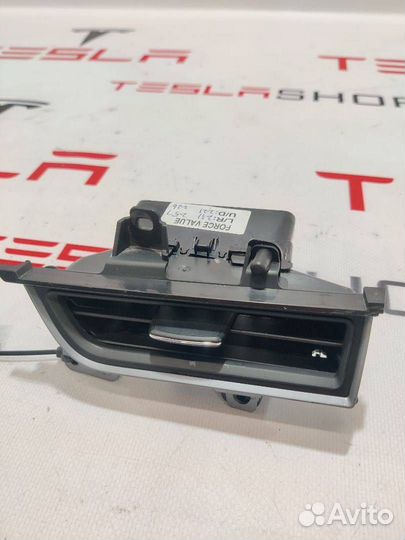 Воздуховод центральной панели (пассажирский) Tesla