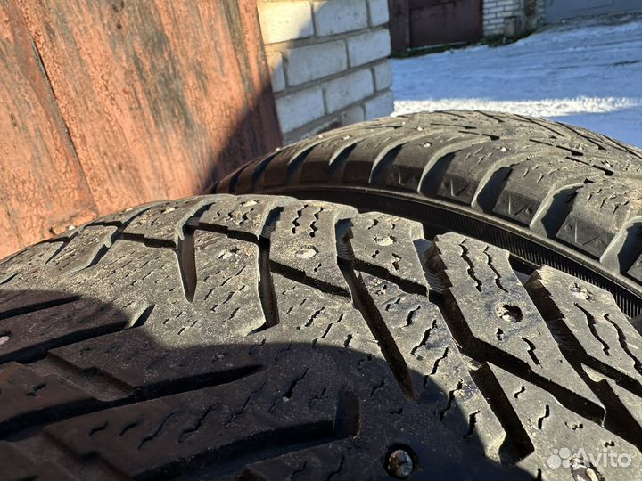 Nokian Tyres Hakkapeliitta 8 SUV 215/65 R16 102T