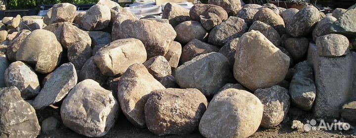 Природный камень булыжник постав. от 20 м3