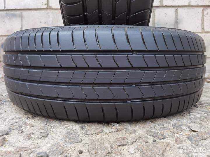 Kumho Ecsta HS51 215/60 R17 96H